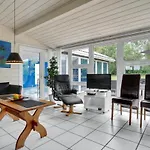 Dom wakacyjny Beach Front Home In Ebeltoft With Sauna *