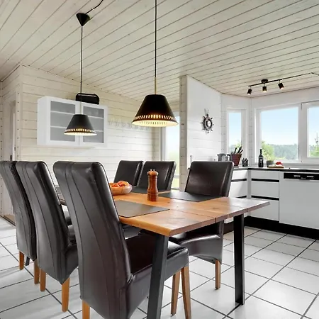 Vakantiehuis Stunning In With Kitchen *