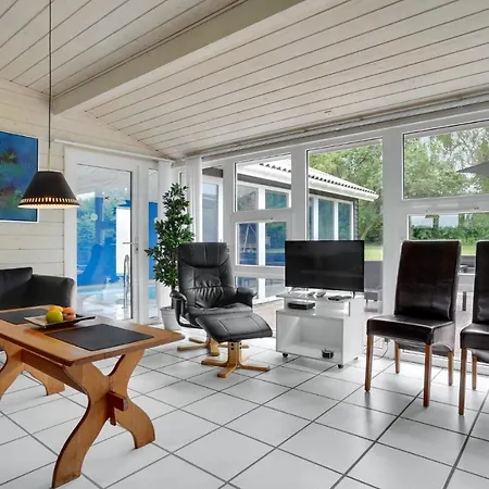 Vakantiehuis Stunning In With Kitchen *