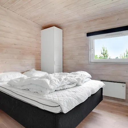 Vakantiehuis Stunning In With Kitchen